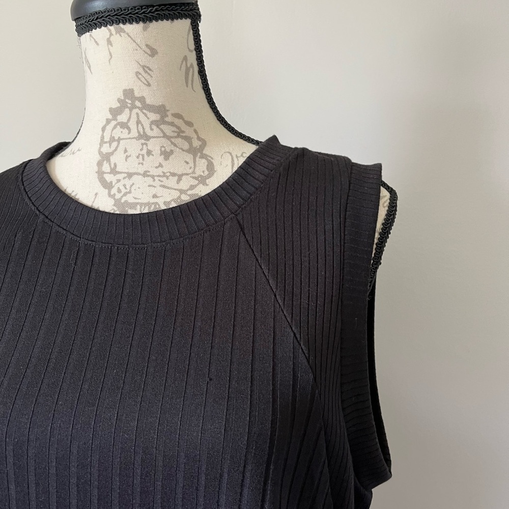 Evereve Black Tee - Picture 2 of 5
